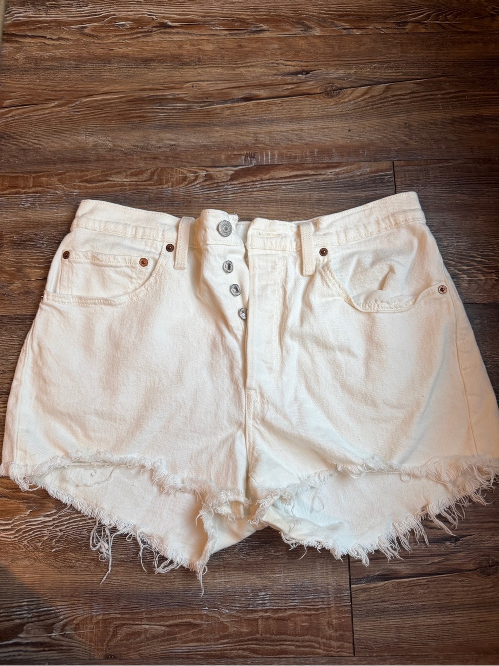 Levi's White High-Rise Button-Fly Frayed Denim 501 Shorts